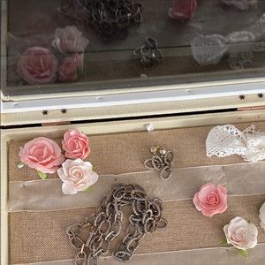 🌺 2pc Set - Silver necklace and earring set